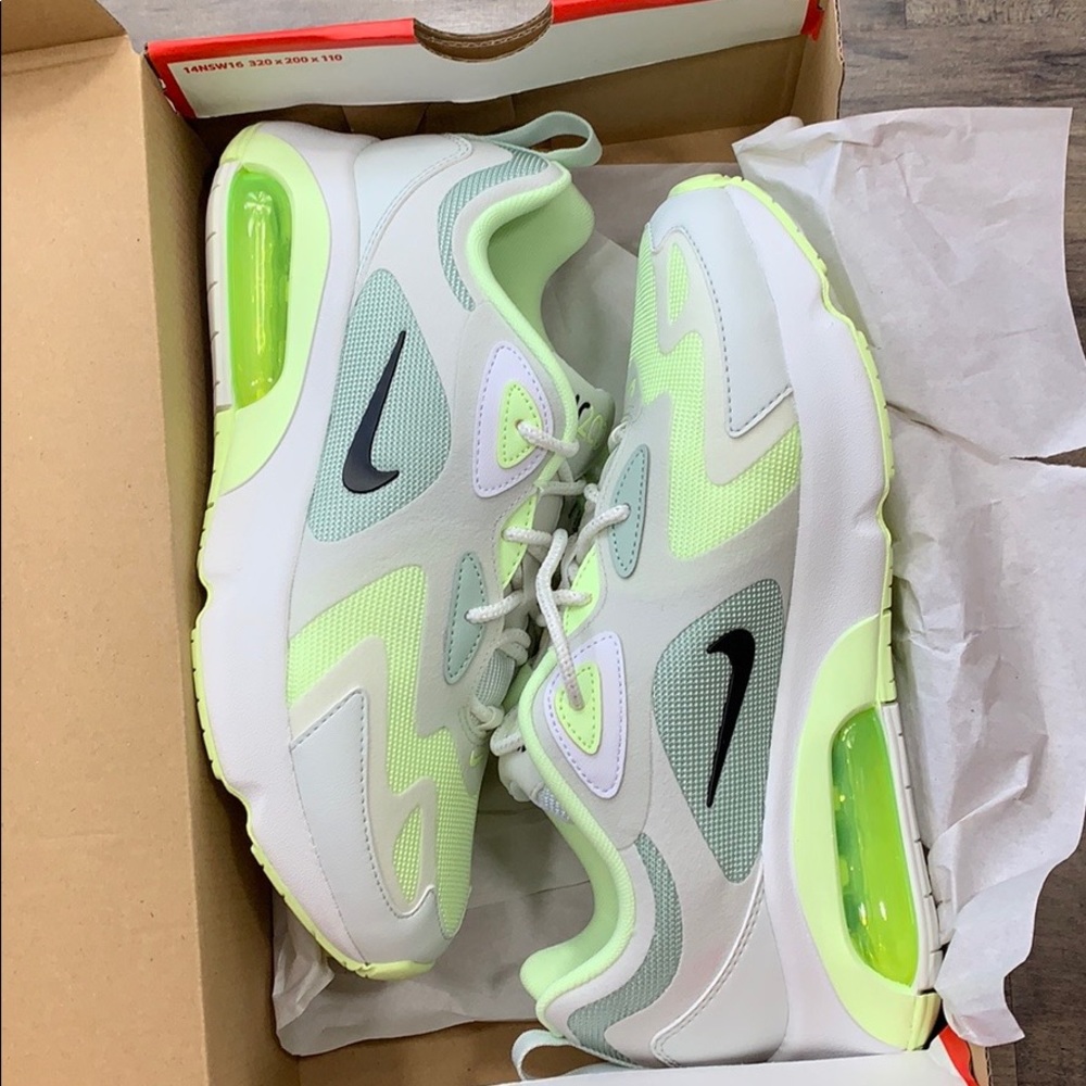 W NIKE AIR MAX 200 - Picture 16 of 16
